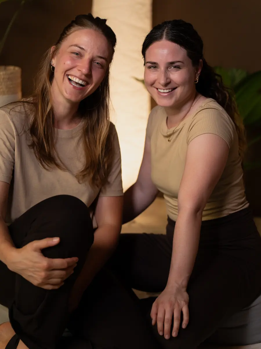 Lucie Gabriel et Julia, les deux praticiennes du massage à 4 mains